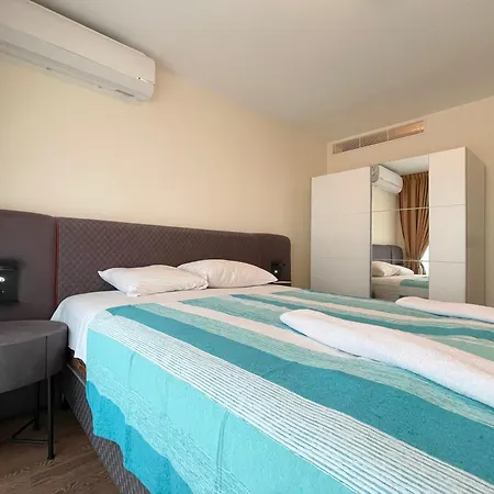 Stylish Only 200 M To The Beach In Peter House Free Parking