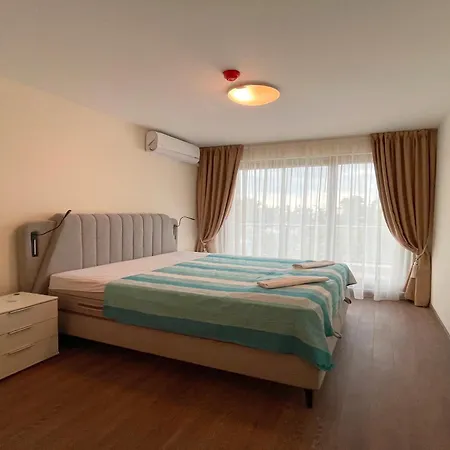 Stylish Only 200 M To The Beach In Peter House Free Parking Apartment