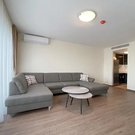 Stylish Only 200 M To The Beach In Peter House Free Parking *
